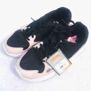 Size: 6 1/2 Women's Fashion Sneakers . Athletic or Casual w/ Memory Foam . New
